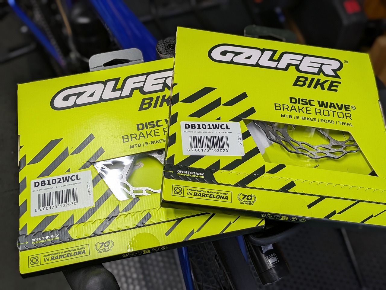 Galfer Disc Wave Rotorのパッケージ。センターロック仕様の140mmと160mmローター。