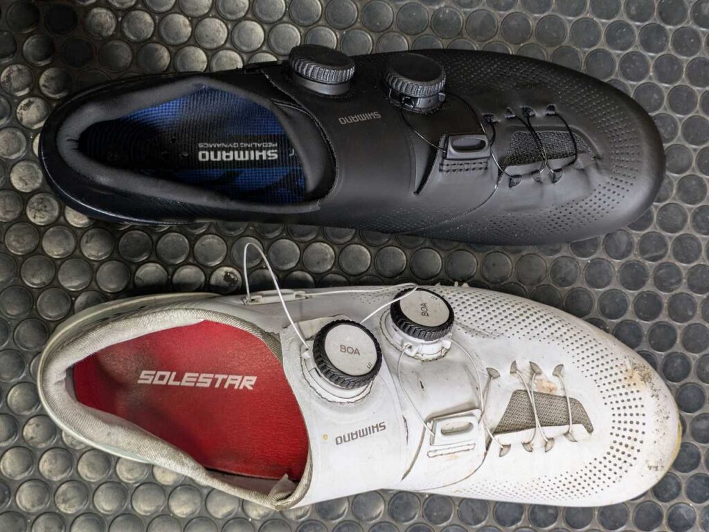 1000回以上使用した白いSHIMANO RC903と新品の黒いRC903を比較した写真