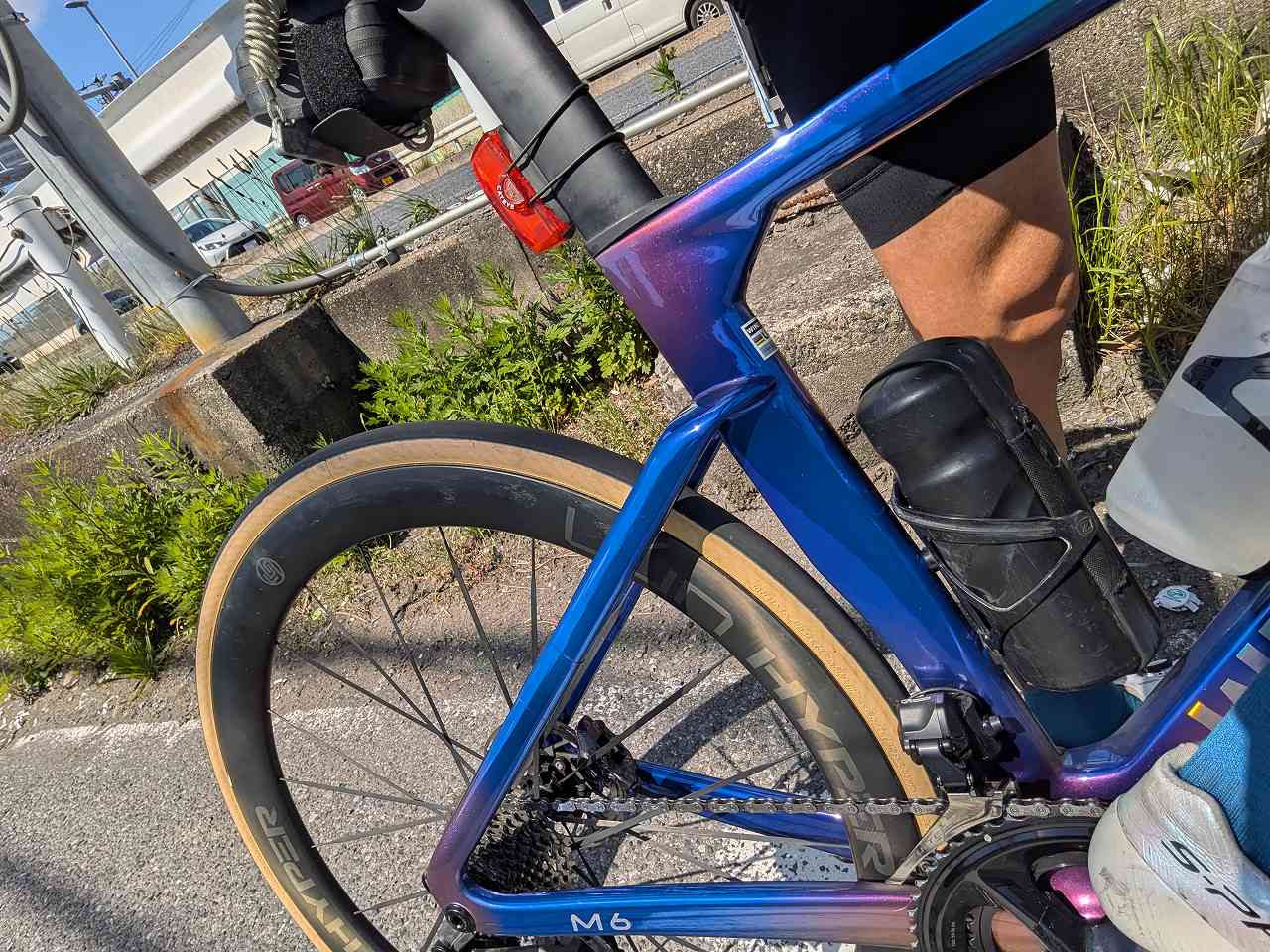 富士ヒルに向けた実走練習で使用したロードバイクとボトル、ホイールの写真