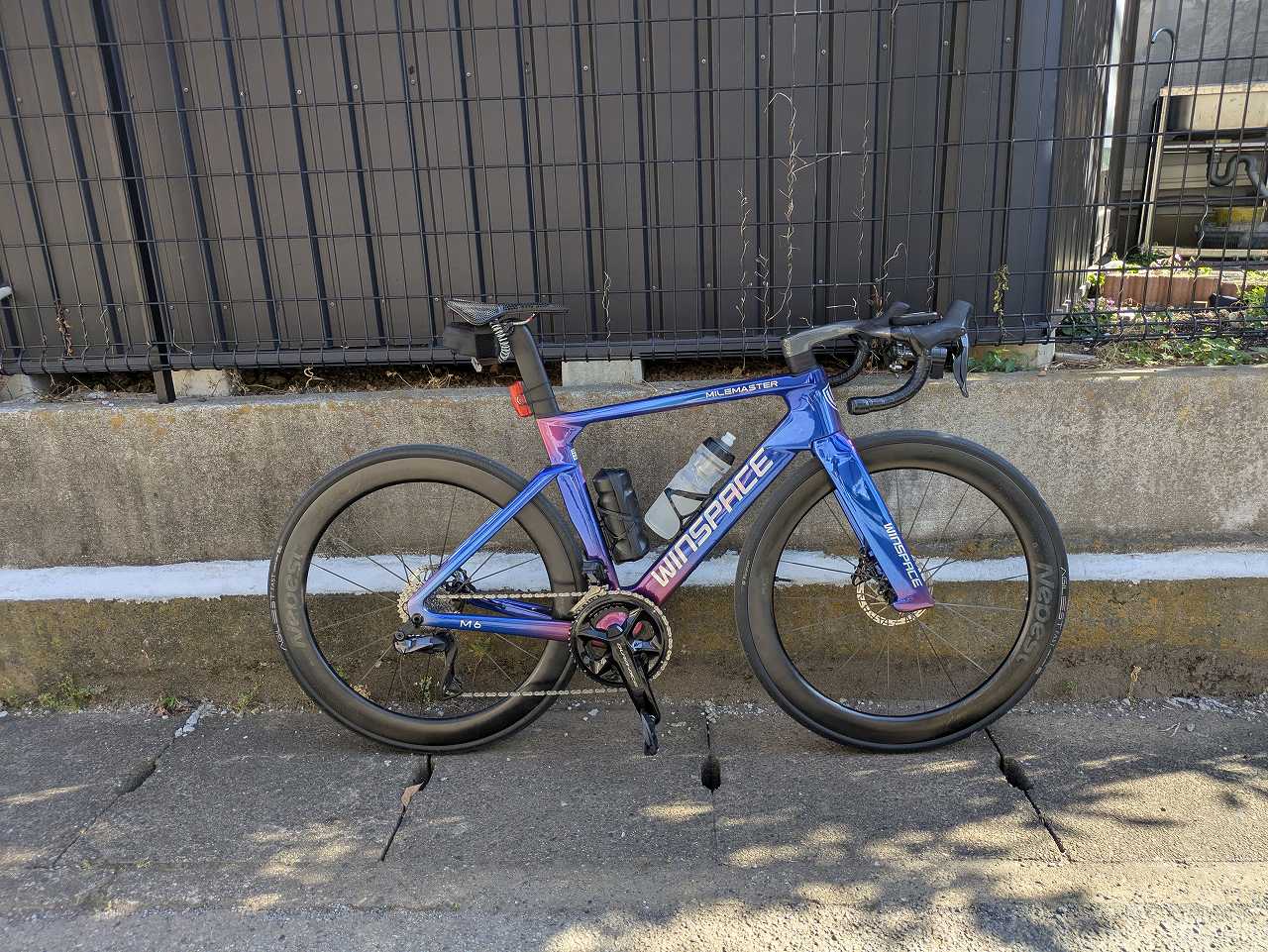Nepest NOVA 55mmホイールを装着したロードバイク全体写真