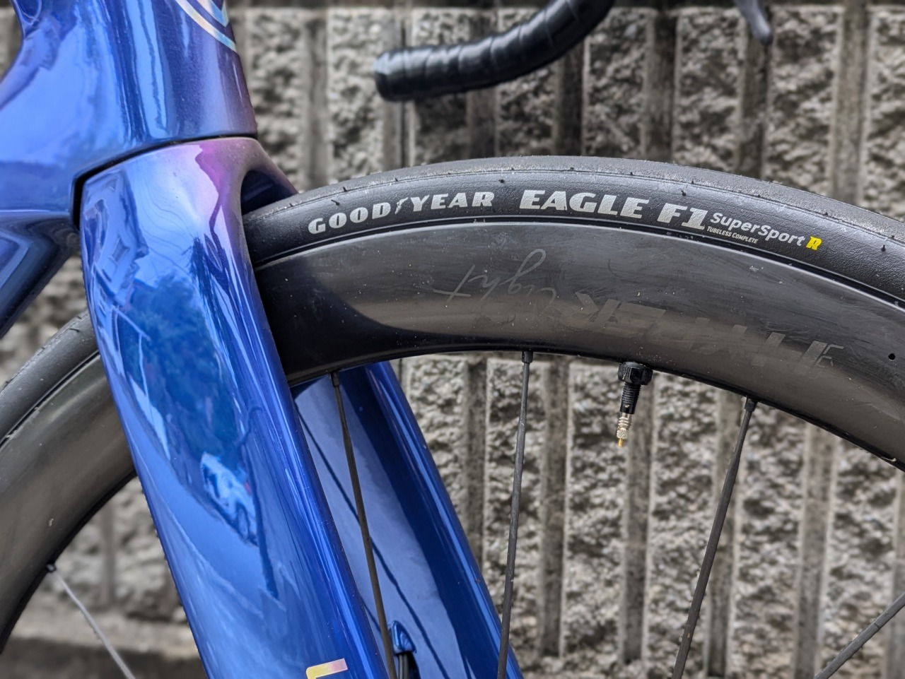 前作Goodyear Eagle F1 SuperSport Rをフロントタイヤとして使用している画像